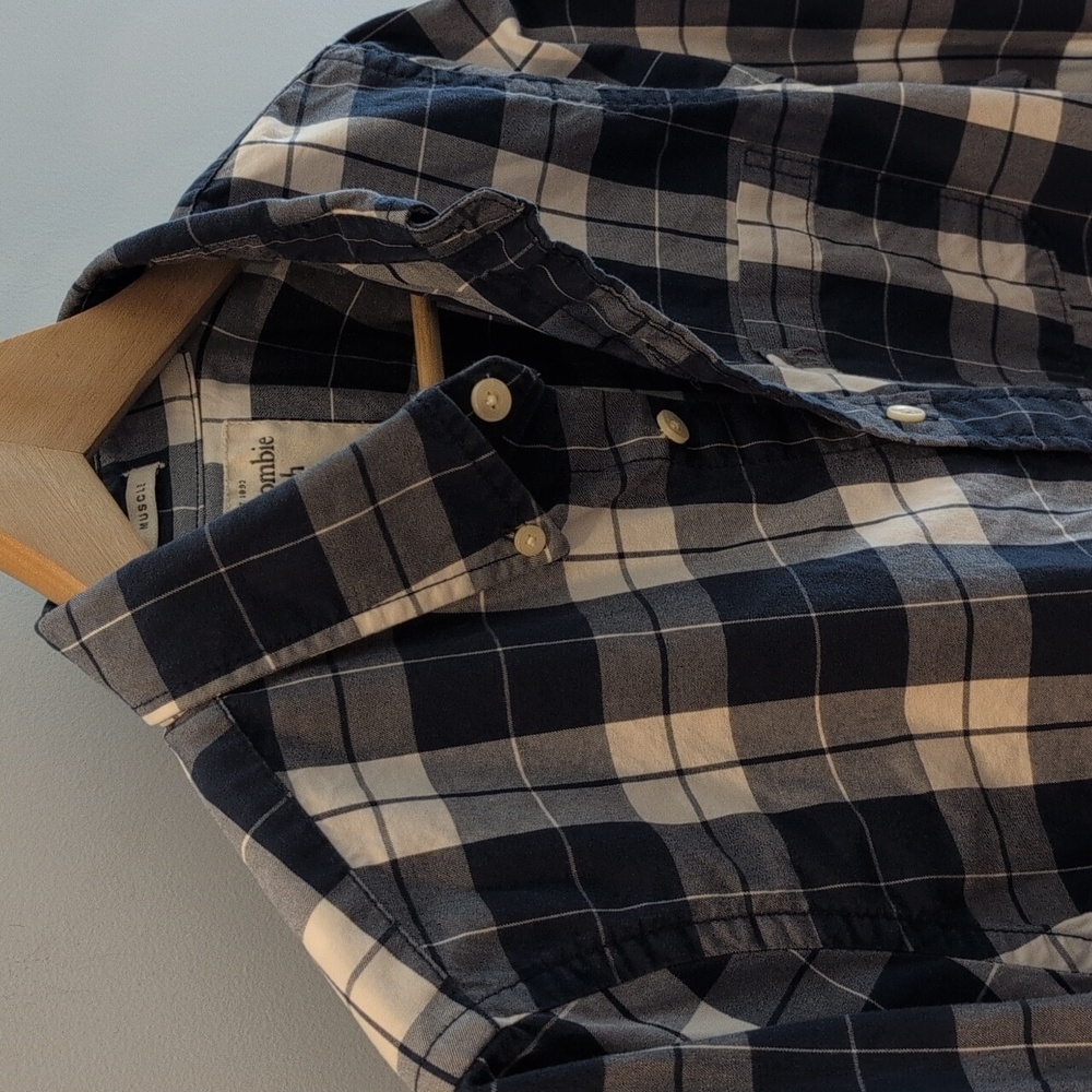 Abercrombie & Fitch Men's Large Muscle Fit Long Sleeve Button Down Plaid Shirt